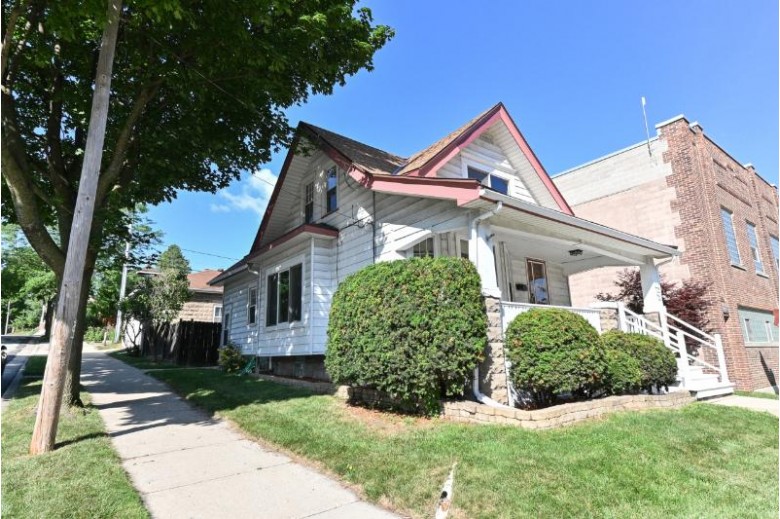 2961 S Delaware Ave Milwaukee, WI 53207-2516 by Shorewest Realtors, Inc. $299,900