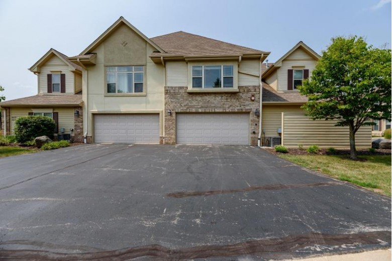 8681 S Deerwood Ln, Franklin, WI by Benefit Realty $249,900