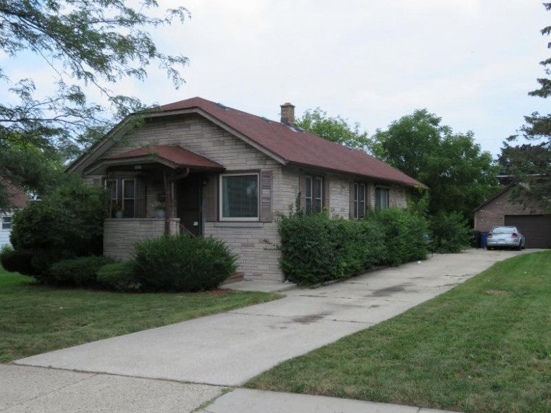 1013 Roosevelt Ave Racine, WI 53406-4144 by Coldwell Banker Realty -Racine/Kenosha Office $129,000