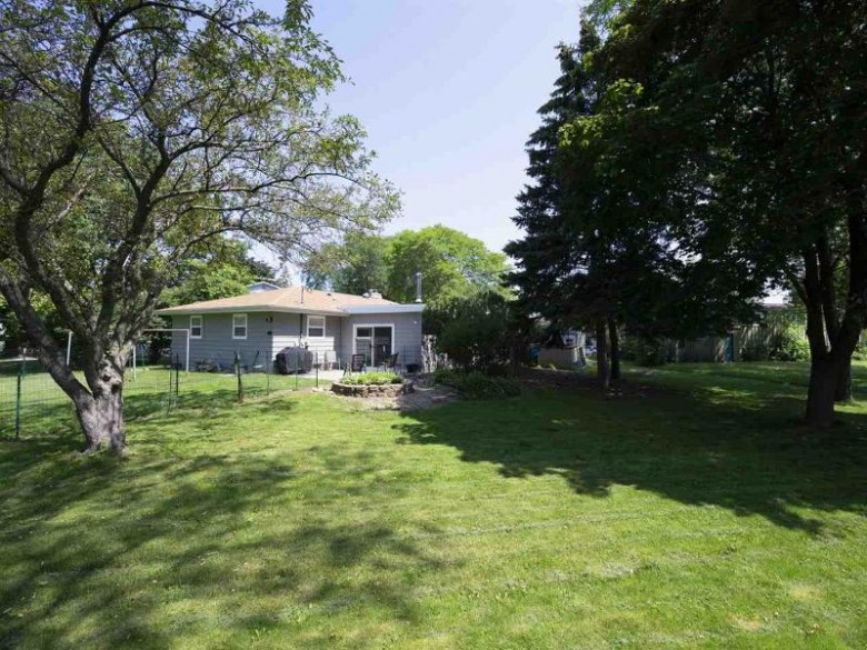 1615 W 6th Avenue Oshkosh, WI 54902 by Armstrong Realty $245,000