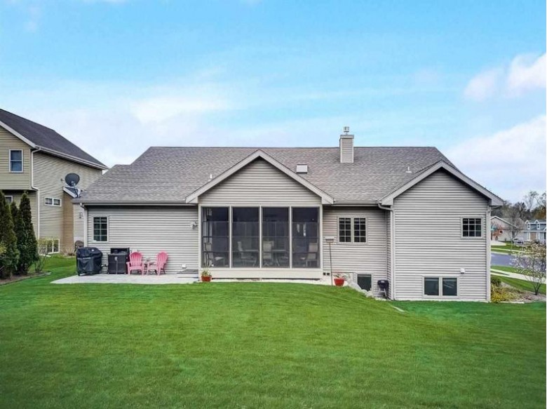 2668 Saw Tooth Dr Fitchburg, WI 53711 by First Weber Real Estate $524,000