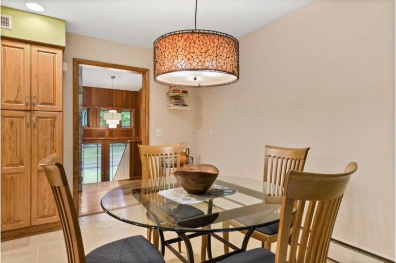 6641 Boulder Ln Middleton, WI 53562 by Lauer Realty Group, Inc. $525,000