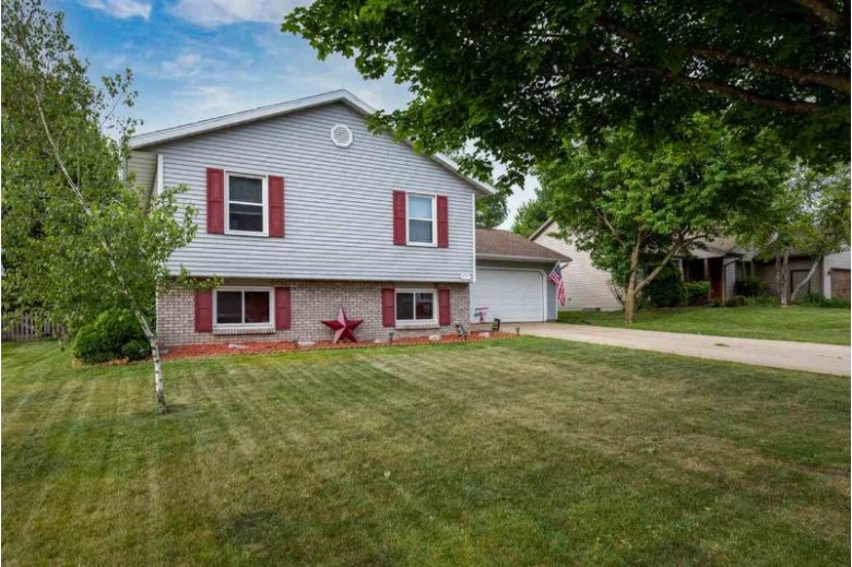 1717 Apple Dr Sun Prairie, WI 53590 by Rock Realty $299,900