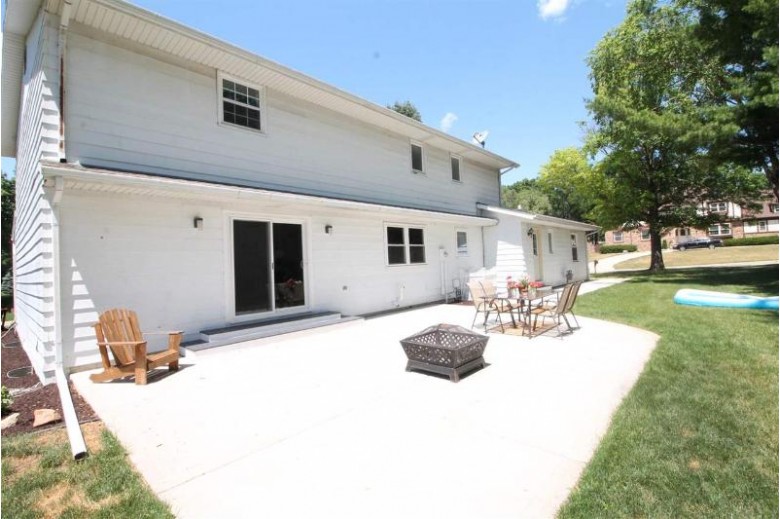 672 Sunset Dr Janesville, WI 53548 by Briggs Realty Group, Inc $329,900