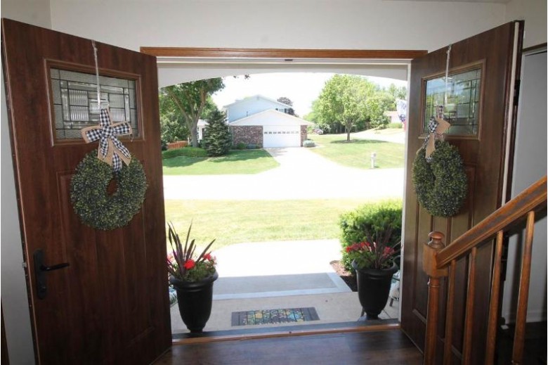 672 Sunset Dr Janesville, WI 53548 by Briggs Realty Group, Inc $329,900