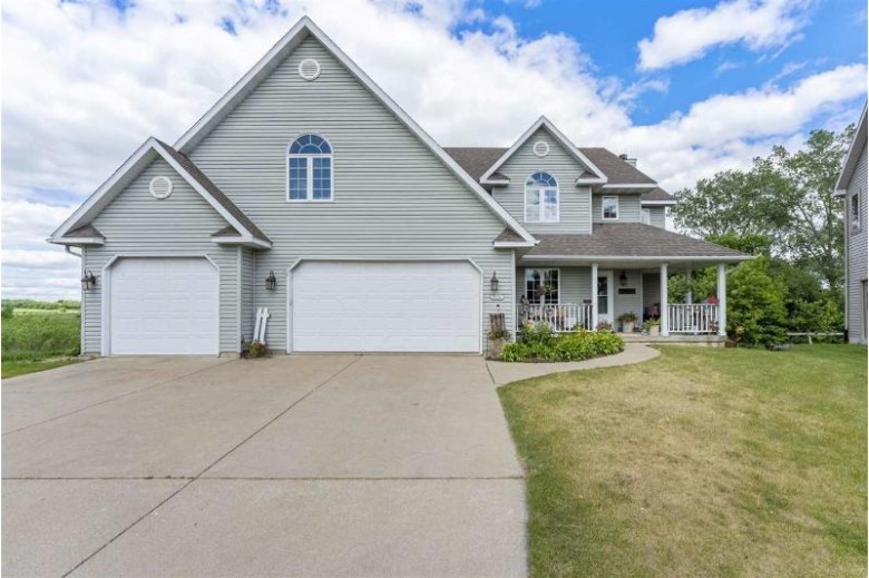 916 Lochmoore Dr Waunakee, WI 53597 by Mhb Real Estate $474,900