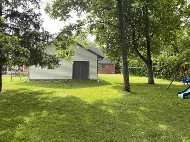 752 7th St Prairie Du Sac, WI 53578-1023 by First Weber Real Estate $274,900