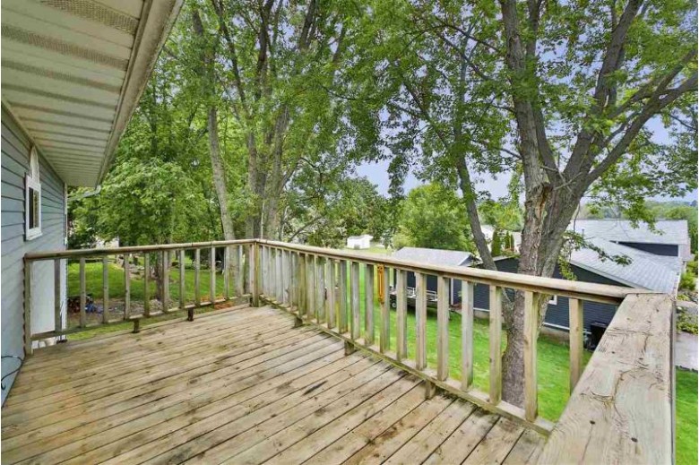 300 Trailside Dr DeForest, WI 53532 by Stark Company, Realtors $275,000