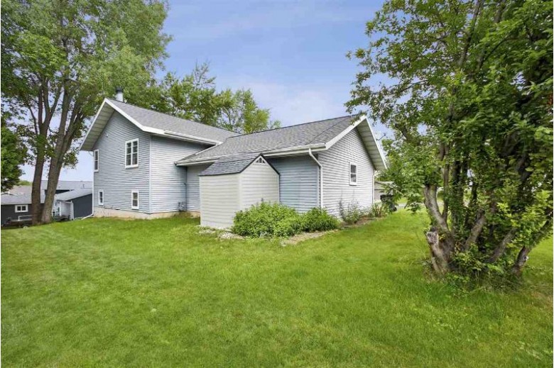 300 Trailside Dr, DeForest, WI by Stark Company, Realtors $275,000