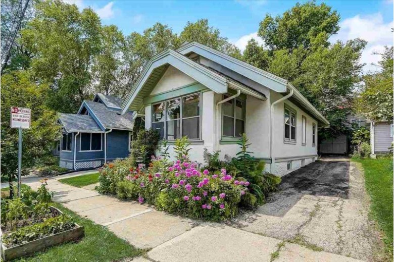 606 Miller Ave Madison, WI 53704 by Restaino & Associates Era Powered $399,900