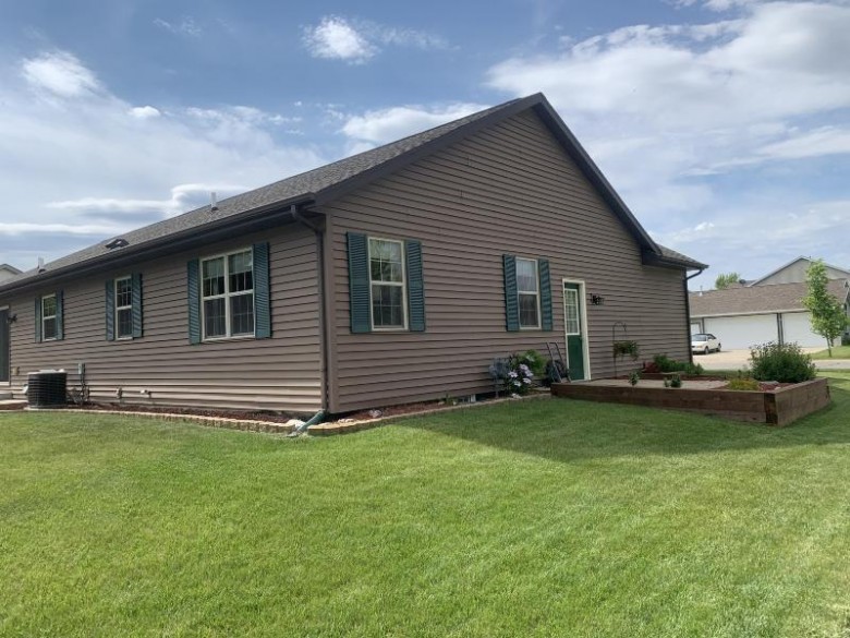 115 Cleveland Ave Hartford, WI 53027 by Lake Country Flat Fee $315,000