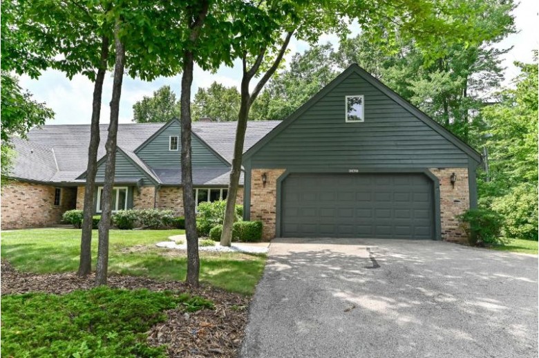 12427 N Golf Dr Mequon, WI 53092-2462 by Shorewest Realtors, Inc. $449,900