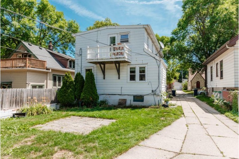 3407 S Burrell St Milwaukee, WI 53207-3345 by Firefly Real Estate, Llc $259,900