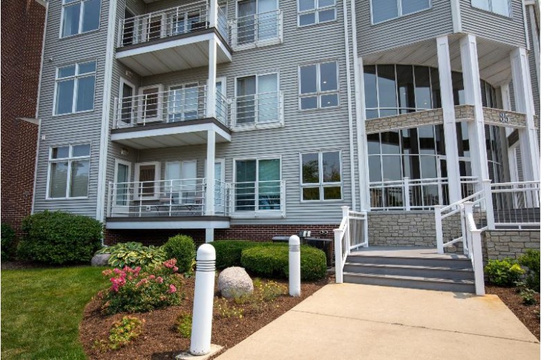 35 Harborview Dr 106, Racine, WI by Doering & Co Real Estate, Llc - Racine $231,000