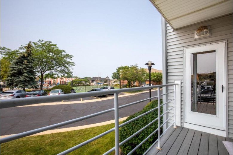 35 Harborview Dr 106, Racine, WI by Doering & Co Real Estate, Llc - Racine $231,000