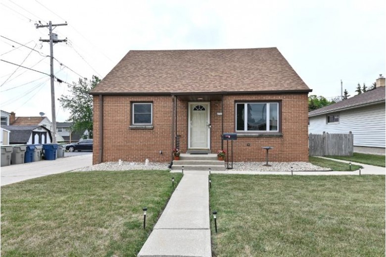 4720 S 22nd St Milwaukee, WI 53221-2908 by Shorewest Realtors, Inc. $210,000