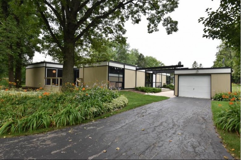 N61W15801 Edgemont Dr Menomonee Falls, WI 53051-5745 by Homeowners Concept $329,000