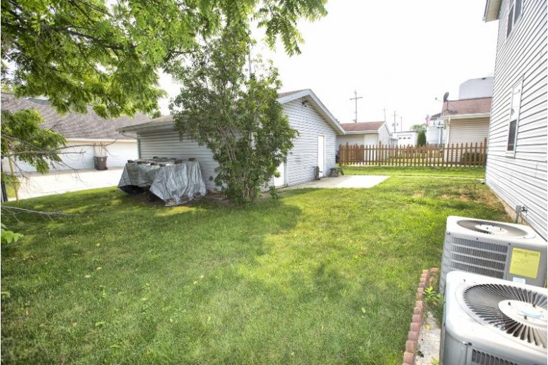 1013 Davis Ave, South Milwaukee, WI by Re/Max Realty Pros~milwaukee $269,900