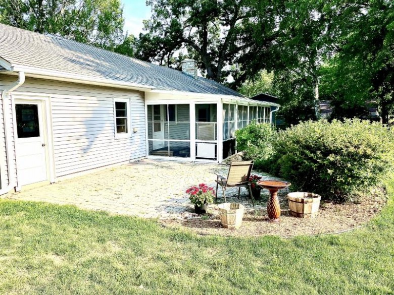 210 Field Dr, Waterford, WI by Keller Williams Realty-Lake Country $259,700