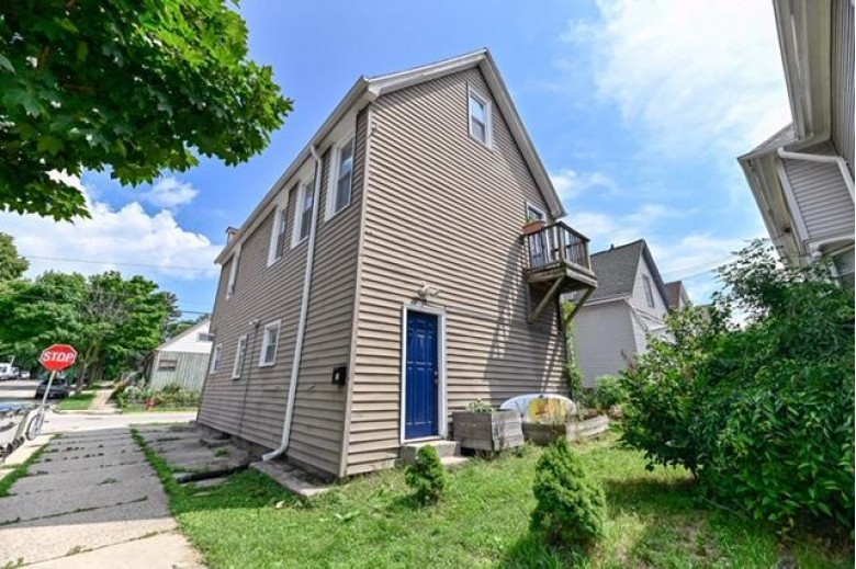 701 E Wright St Milwaukee, WI 53212 by Berkshire Hathaway Homeservices Metro Realty $218,000
