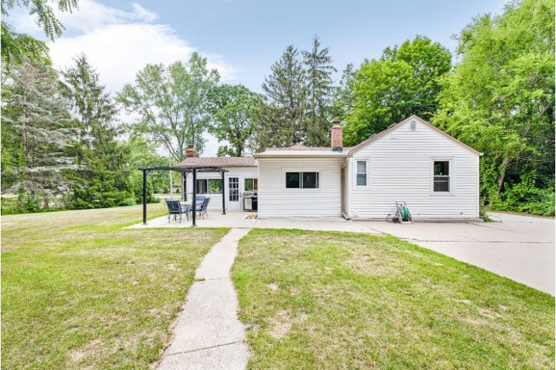 508 Eagle Lake Ave Mukwonago, WI 53149-1162 by Exit Realty Xl $295,000