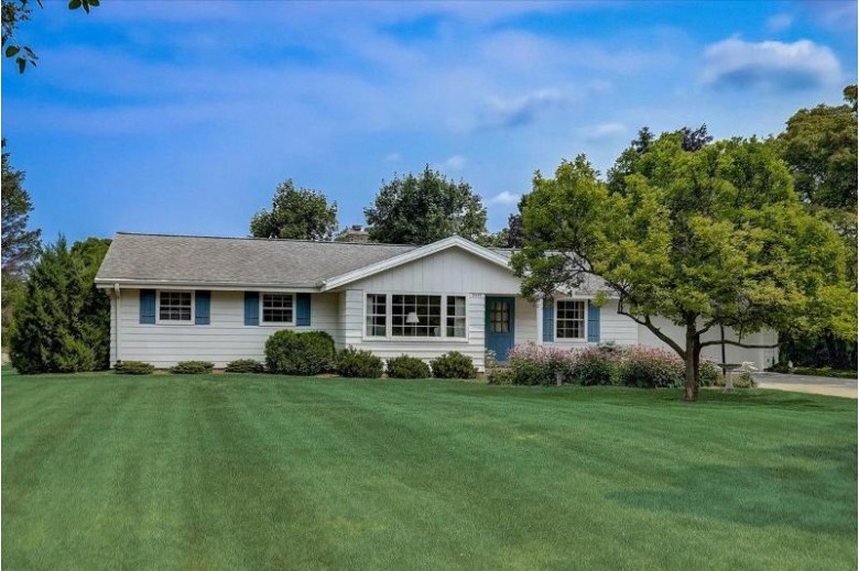 5090 S Magellan Dr New Berlin, WI 53151-7636 by Re/Max Realty Pros~brookfield $324,900