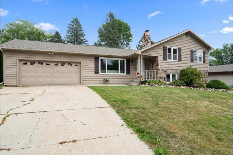924 Fairview Dr, Port Washington, WI by Realty Executives Integrity~cedarburg $290,000