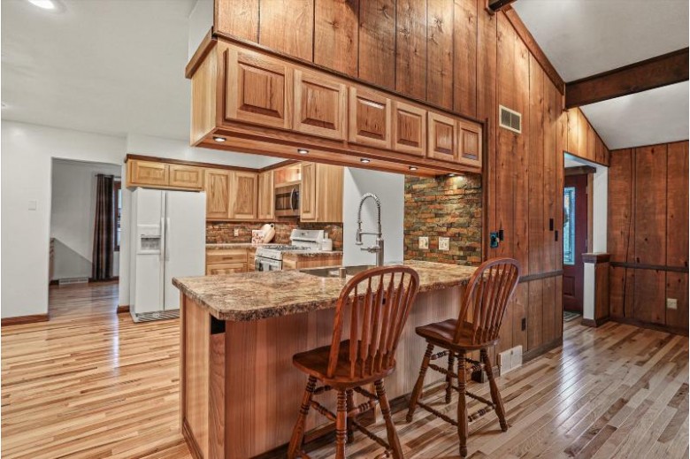 676 Aberdeen Cir, Hartland, WI by Exp Realty Llc-Walkers Point $354,900