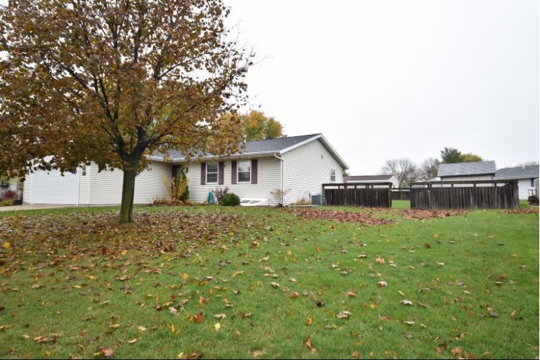 1406 Commonwealth Dr, Fort Atkinson, WI by Century 21 Affiliated $285,000