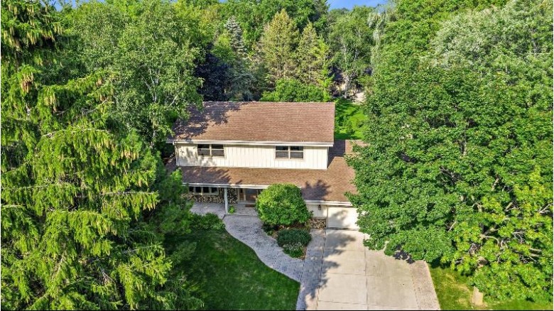 3710 Stonebrook Ct Brookfield, WI 53005 by Coldwell Banker Realty $494,000