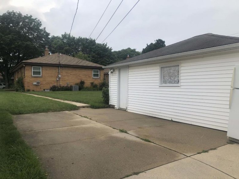 4350 N 74th St Milwaukee, WI 53216-1053 by Immobilien Realty, Llc $174,000
