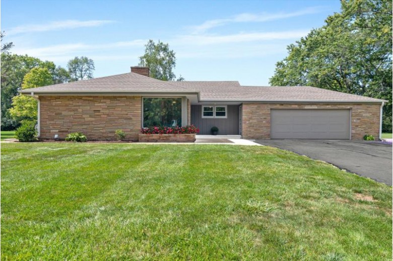11315 N Mulberry Dr Mequon, WI 53092-3030 by Riverwest Realty Milwaukee $449,000