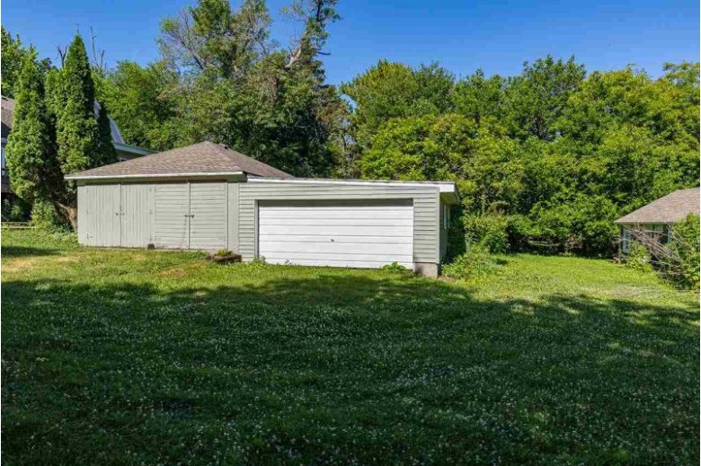 4922 Leonard Point Road Oshkosh, WI 54904 by Coldwell Banker Real Estate Group $259,900