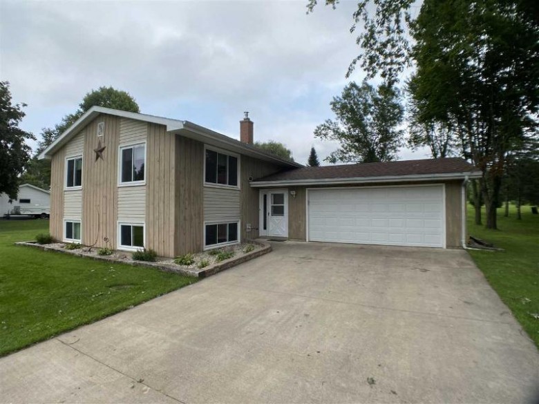 N6122 Colleneen Court Manawa, WI 54949 by Full House Realty, LLC $179,900