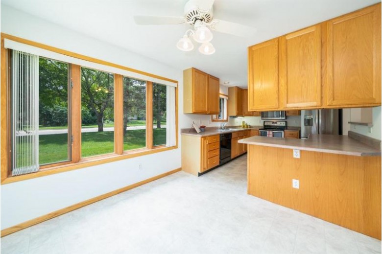 17 Saukdale Tr Madison, WI 53717 by Re/Max Preferred $235,000