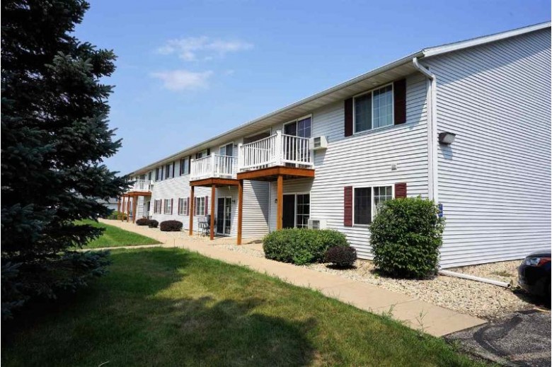 340 Sunset Rd 3 Columbus, WI 53925 by Ccl Management $105,000