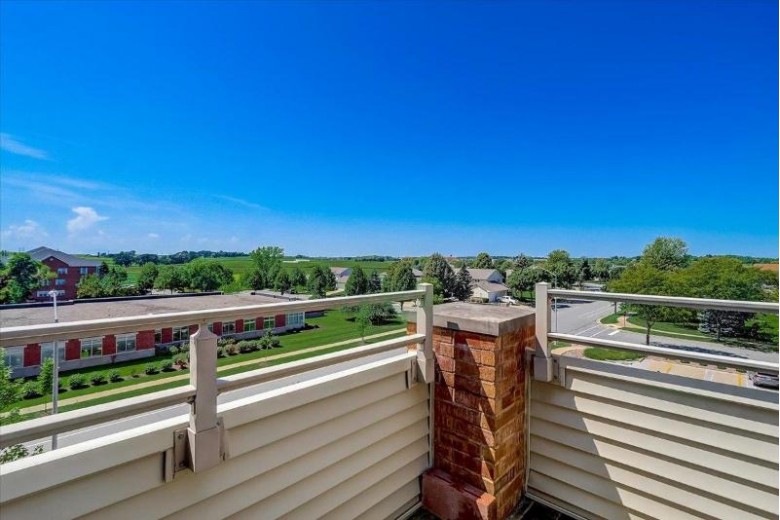 301 Harbour Town Dr 412, Madison, WI by Real Broker Llc $249,900