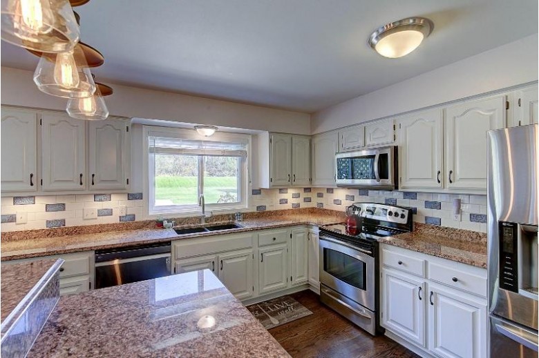 11800 N Lantern Ln Mequon, WI 53092-1578 by First Weber Real Estate $524,900