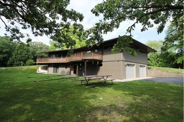 N664 Buckingham Rd Fort Atkinson, WI 53538-9652 by Tincher Realty $459,900