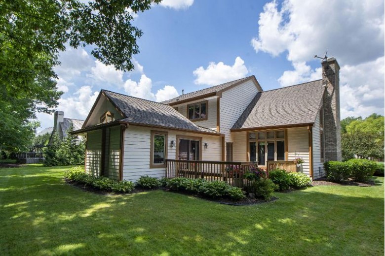 19275 Baythorn Way Brookfield, WI 53045-3815 by First Weber Real Estate $659,000
