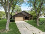 7890 S Chapel Hill Dr Franklin, WI 53132 by Re/Max Realty Pros~brookfield $279,900