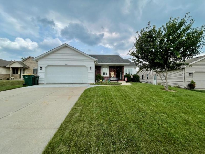 2713 Eagles Ct West Bend, WI 53095-7836 by Milwaukee Flat Fee Homes $324,900