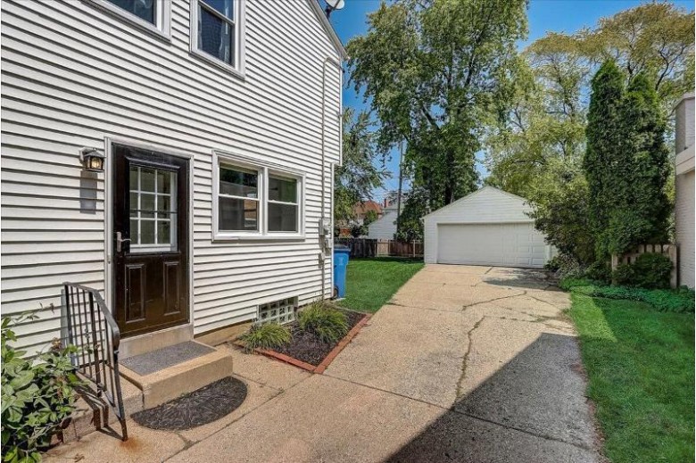 5556 N Bay Ridge Ave, Whitefish Bay, WI by Corcoran Realty & Co $389,900