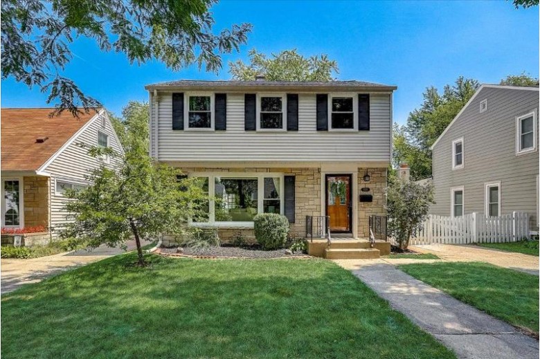 5556 N Bay Ridge Ave, Whitefish Bay, WI by Corcoran Realty & Co $389,900