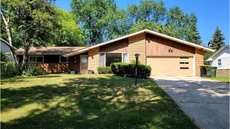 2817 N 122nd St Wauwatosa, WI 53222-4014 by Harbin Realty Management Llc $299,900