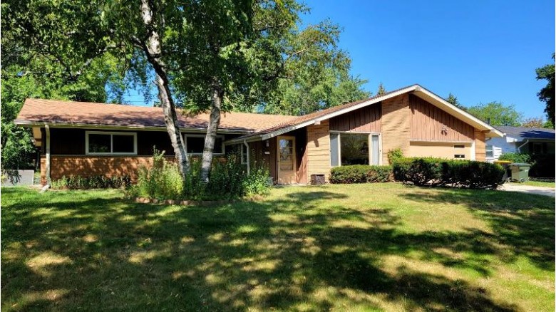 2817 N 122nd St Wauwatosa, WI 53222-4014 by Harbin Realty Management Llc $299,900