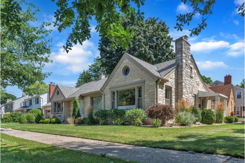 9226 Wilson Blvd Wauwatosa, WI 53226-1729 by Penny Lane Realty Llc $324,900