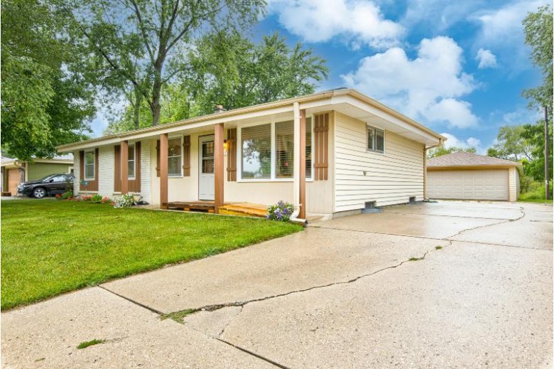 N66W24292 Champeny Rd Sussex, WI 53089-2945 by Re/Max Realty Pros~hales Corners $297,500
