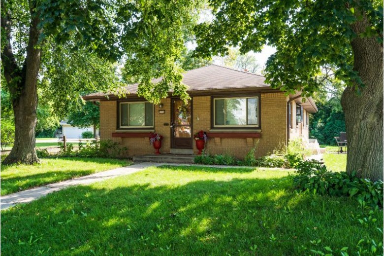 5538 N Shasta Dr Glendale, WI 53209 by Keller Williams Realty-Milwaukee North Shore $193,900