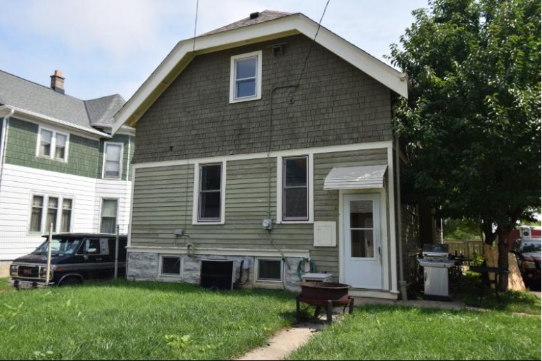 1537 N 47th St Milwaukee, WI 53208-2241 by Shorewest Realtors, Inc. $140,000